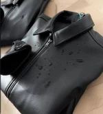 جاكيت جلد طبيعي تركي مقاوم للماء يظهر قطرات الماء وشعار POLO