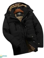 جاكيت كتان فرو تقيل رجالي أسود على معلاق، مبطن بفرو داخلي كثيف.