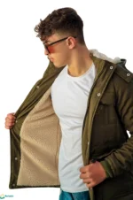 جاكيت كتان فرو تقيل رجالي زيتي على معلاق، عرض مسطح.