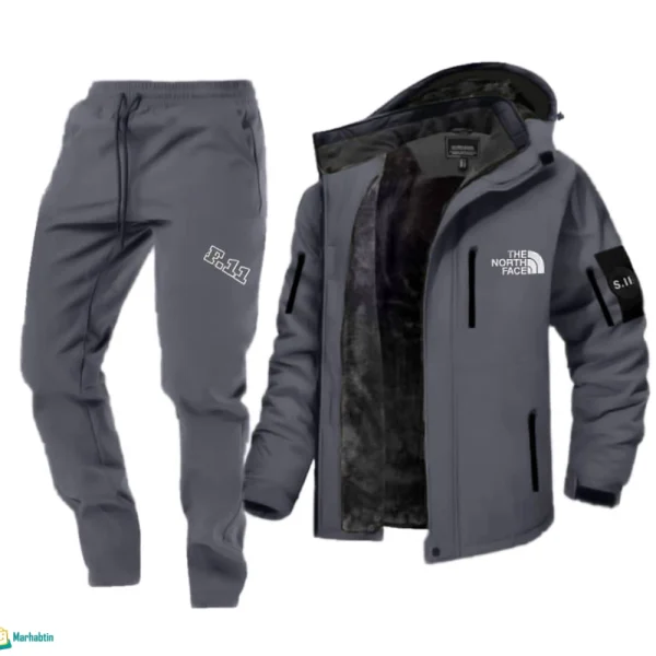 بيجاما شتوية مبطنة فرو لون رمادي، جاكيت فليس مبطن بفرو كثيف مع بنطال رياضي.