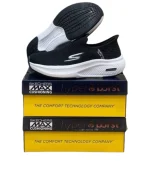 حذاء سكيتشرز مريح للمشي لون أسود بنعل أبيض سميك