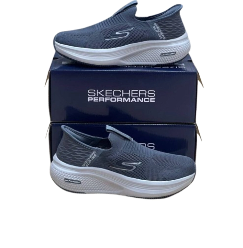 skechers-grey-pair-display زوج حذاء سكيتشرز رمادي مريح للمشي فوق العبوة الأصلية
