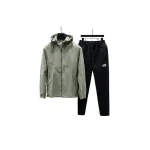 بجامة رجالية براشوت لون بيج فاتح طقم خفيف مع طاقية ورباط خصر