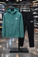 بجامة رجالية براشوت لون تركوازي تصميم شبابي خفيف مع طاقية وسحاب